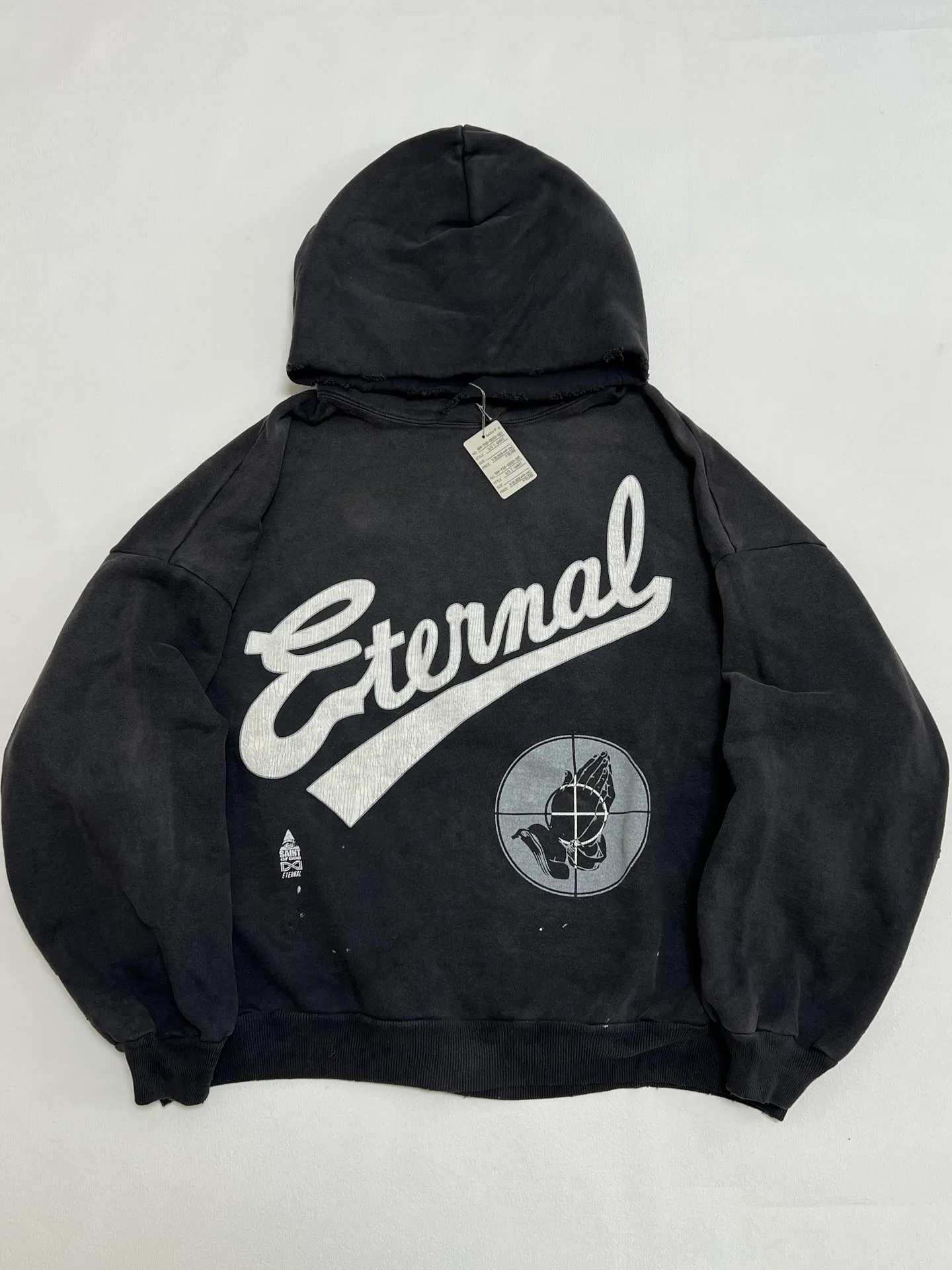 SAINT Mxxxxxx × FEAR OF GOD FG_HOODIE/SNT OF GOD/BLK FOG joint model ETERNAL praying crosshair distressed hoodie. Washed black S-XL. This season's popular super popular joint model. The original version is the same. Thin spring and summer fabrics. The upper body is comfortable. The BOXY version of the short fat wide shoulder line. Fashion darling wears it with a high-end feel. Heavy washing and water fading technology. The horse is repositioned. Excessive wear and damage graffiti treatment. Correct version FOG joint main mark/wash mark/little angel mark